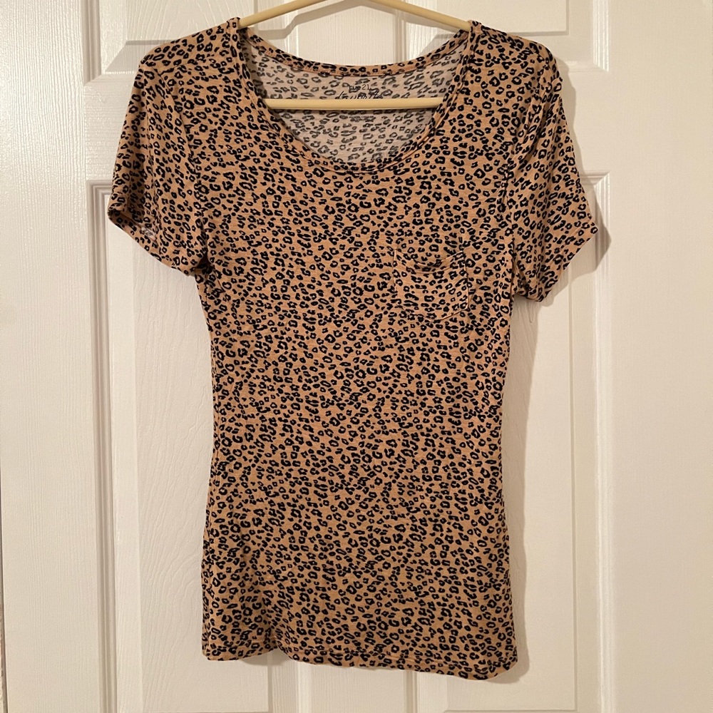 Rue 21 Favorite Crew Neck Cheetah Print Tee. Size M